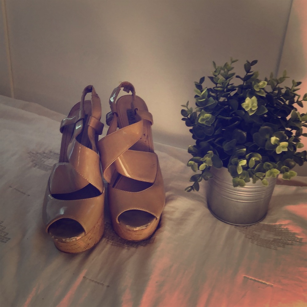 Open toed wedge